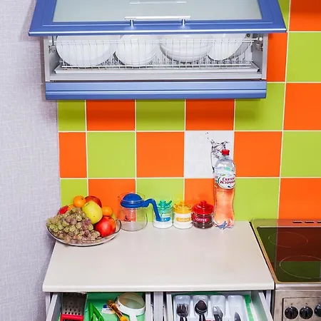 Spacious Near Vostok Metro Station Апартаменти