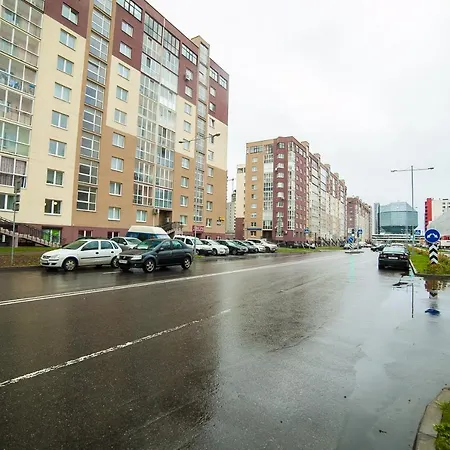 Spacious Near Vostok Metro Station Апартаменти Мінськ