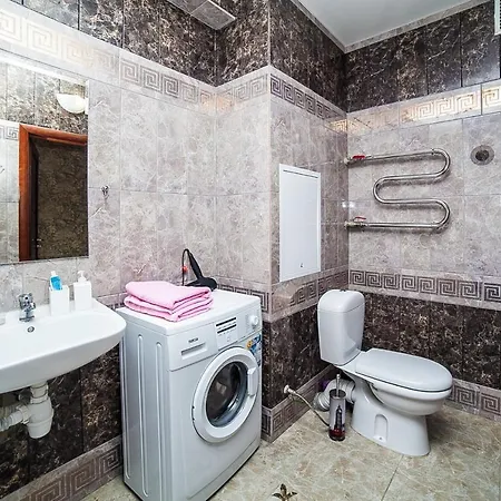 Spacious Near Vostok Metro Station Апартаменты *